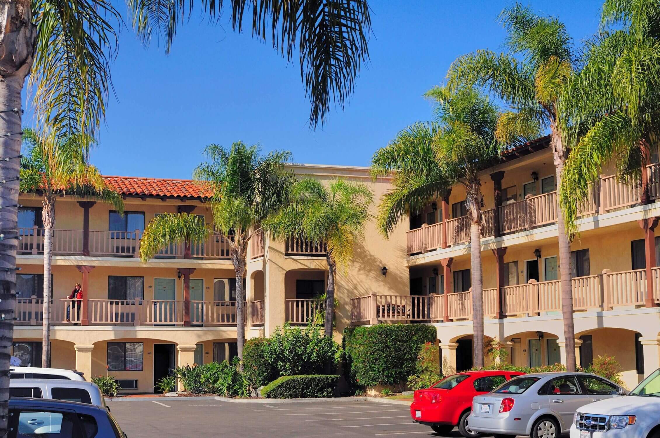 he exterior of Old Town Inn Hotel in San Diego showcases charming Spanish-style architecture with warm stucco walls, red-tiled roofs, and arched doorways. Conveniently located near Old Town San Diego, this family-friendly and budget-friendly hotel offers easy access to historic sites, authentic Mexican restaurants, and popular attractions like Old Town Market and Presidio Park.