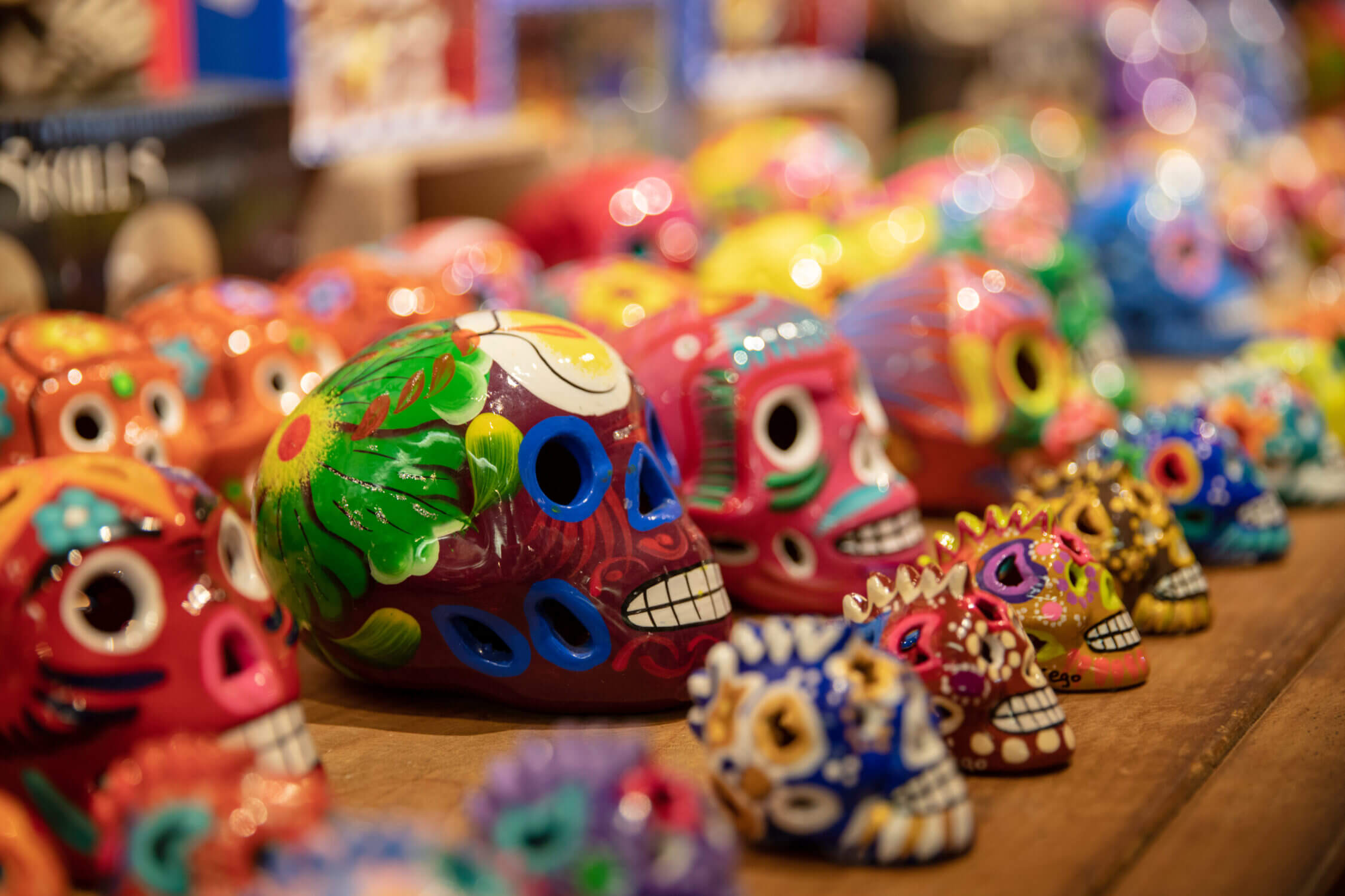 Old Town Market in San Diego offers a vibrant shopping experience filled with colorful Mexican handmade souvenirs. Little ones will love browsing the market stalls, discovering handcrafted toys, painted maracas, woven dolls, and traditional wooden puzzles. Parents can explore authentic artisan goods, from pottery and jewelry to beautifully embroidered textiles.