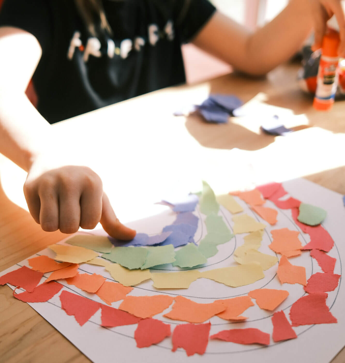 A young girl carefully creates a rainbow using pieces of colorful paper during an arts and crafts activity—an example of the wide range of experiences offered in general enrichment summer camps. This image represents the ‘General Enrichment’ category in our blog roundup of the best summer camps in Seattle, Bellevue, and surrounding areas. These well-rounded camps are perfect for families looking for variety, as they often include a mix of STEM, art, music, games, outdoor play, and team-building activities. With something new each day, kids stay engaged, develop new skills, and make friends, all while having fun in a supportive and stimulating environment.